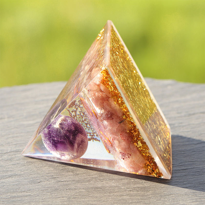 Olivenorma Amethyst Erdbeerquarz Orgonpyramide 