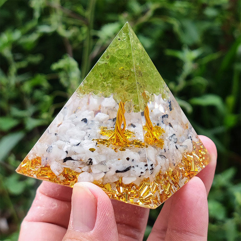 Olivenorma Mondstein mit Peridot Lebensbaum Orgon Pyramide 