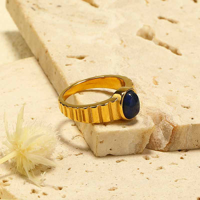 Olivenorma Lapis-Lazuli-Gold-Vertikalmuster-Titanstahlring