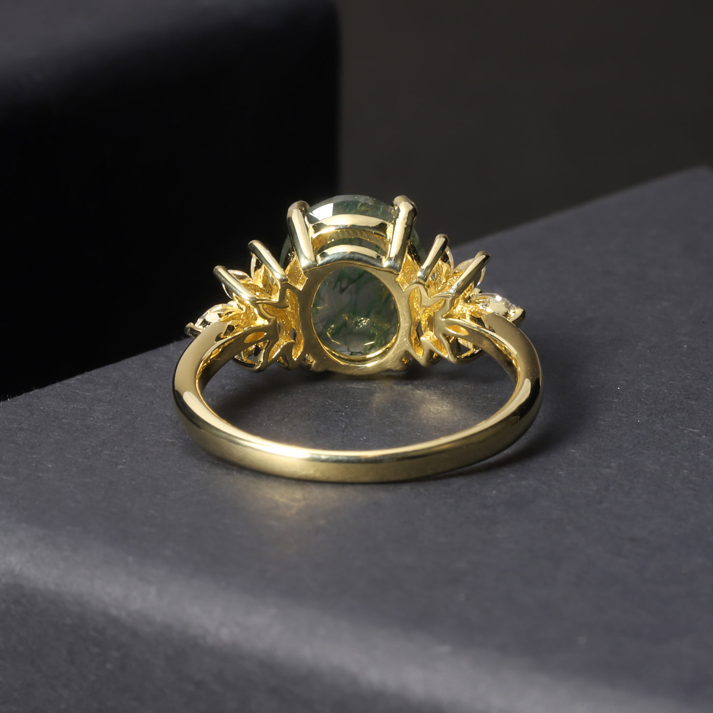 Olivenorma Ovalförmiger Moosachat Weißer Zirkon 18K Ring