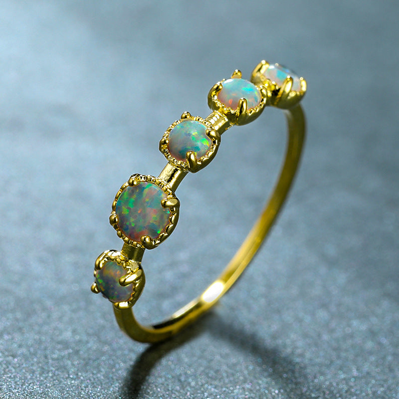 Olivenorma Fünf Einfaches Design Ring aus Blauem und Weißem Opal 