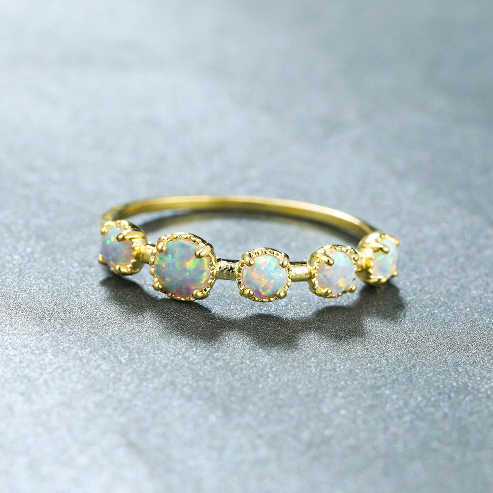 Olivenorma Fünf Einfaches Design Ring aus Blauem und Weißem Opal 