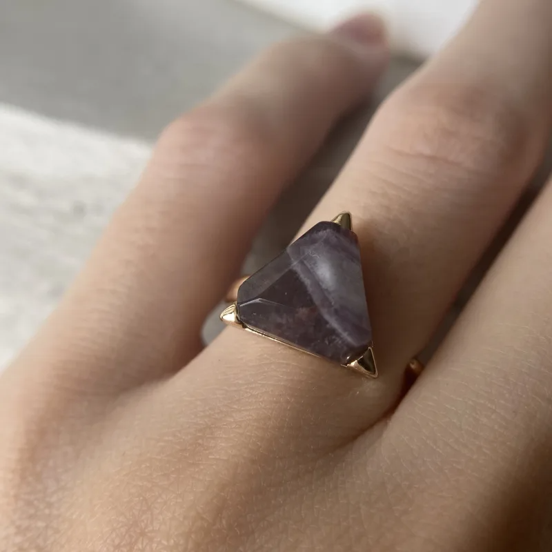 Olivenorma Dreieck Grün-Aventurin-Amethyst-Ring