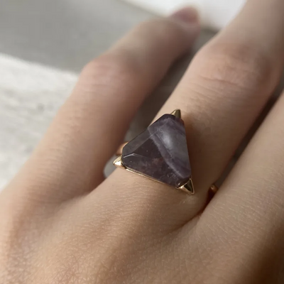 Olivenorma Dreieck Grün-Aventurin-Amethyst-Ring