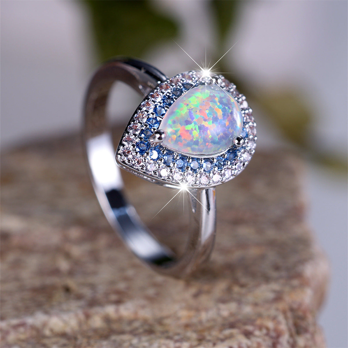 Olivenorma Wassertropfen Typ Opal Weißer Zirkon Ring