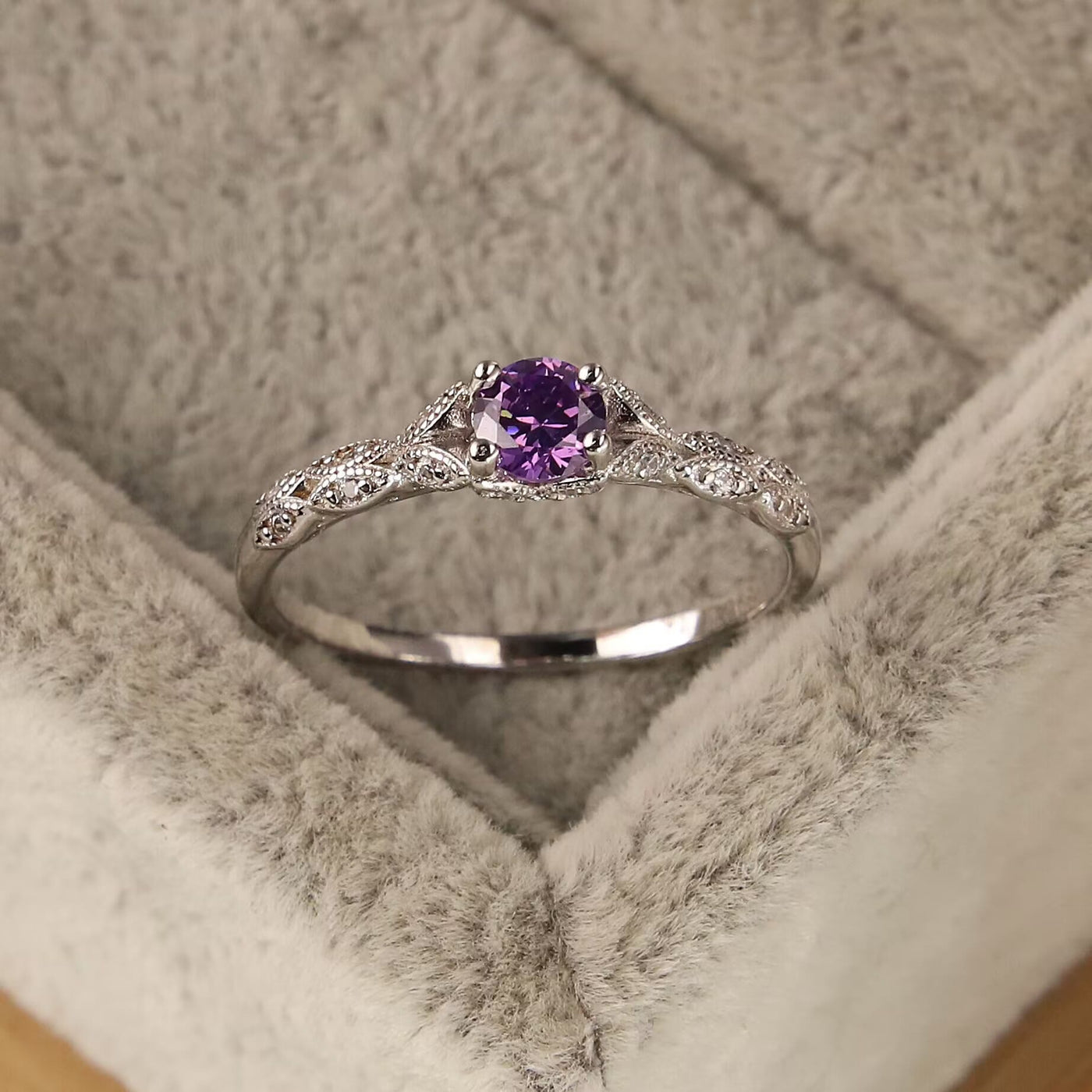 Olivenorma Eingelegter Lila Amethyst Zirkonia Einfacher Ring