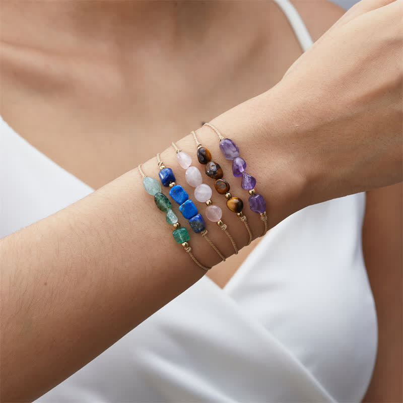 Olivenorma – Verstellbares Armband mit Sternzeichen und unregelmäßigen Steinperlen 