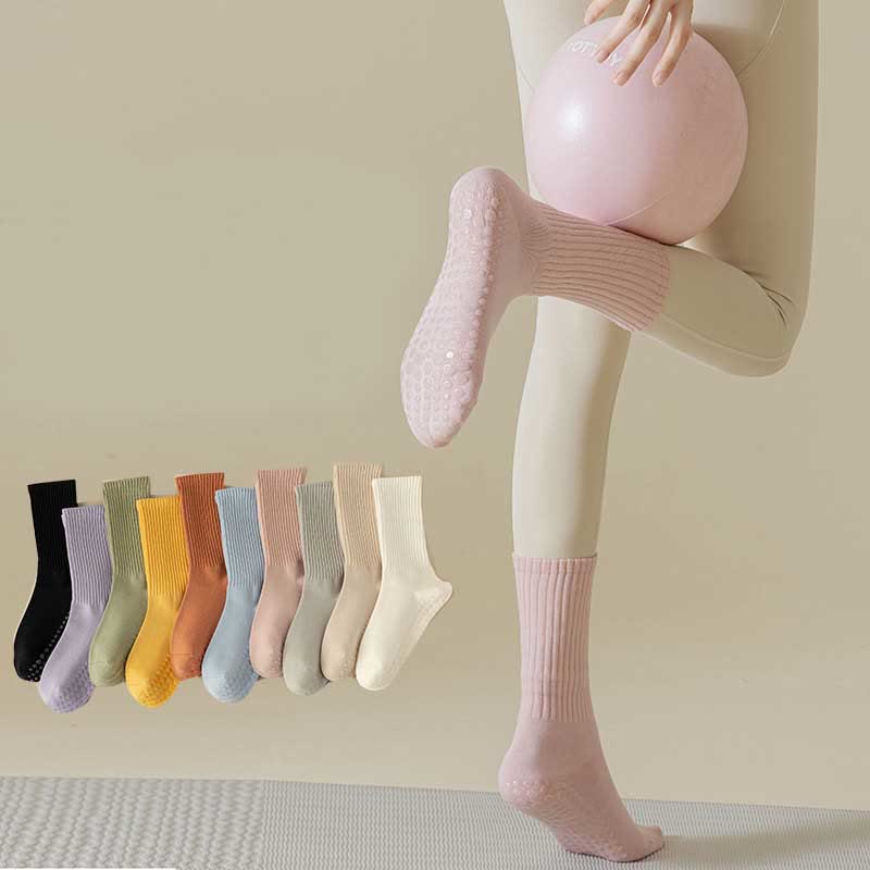 Olivenorma Rutschfeste einfarbig gestreifte texturierte Crew-Socken Yoga-Socken