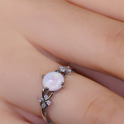 Olivenorma Opal White Zircon Vierblättriges Kleeblatt Ring