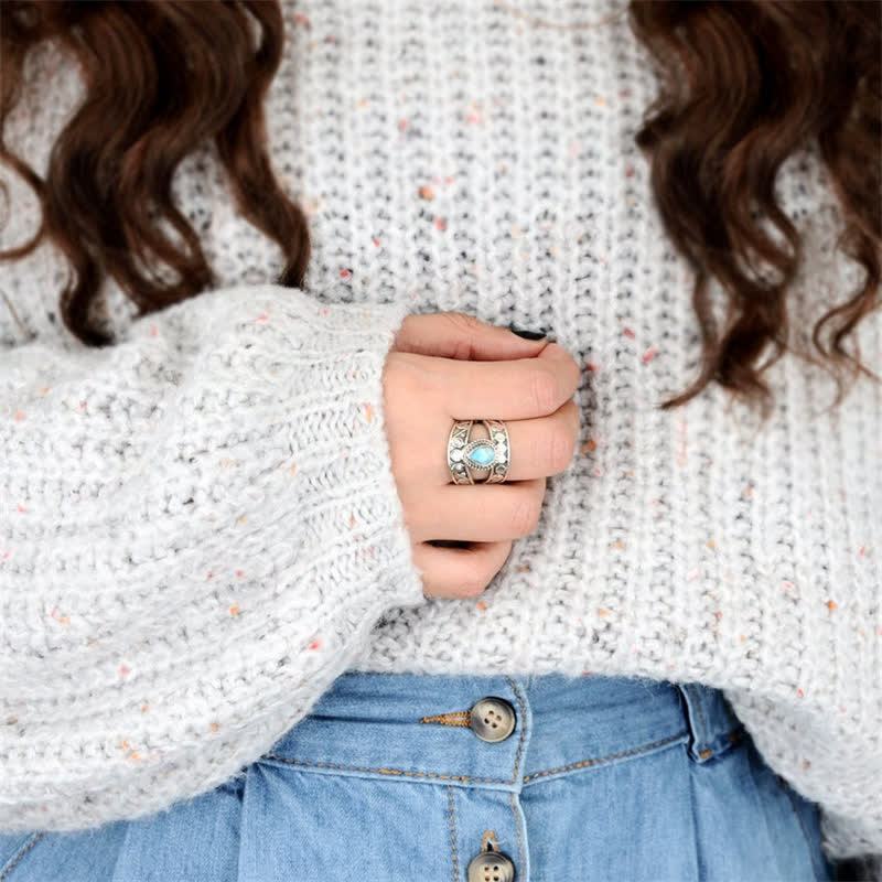 Olivenorma Tränenförmiger Larimar-Ring mit graviertem Muster