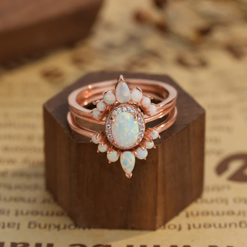 Olivenorma Ringset mit natürlichem Opal und dreifacher Krone 