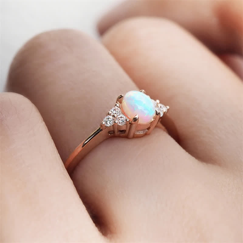 Olivenorma Einfacher Ovaler Opal Weißer Zirkon Ring