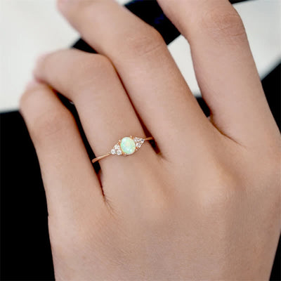 Olivenorma Einfacher Ovaler Opal Weißer Zirkon Ring