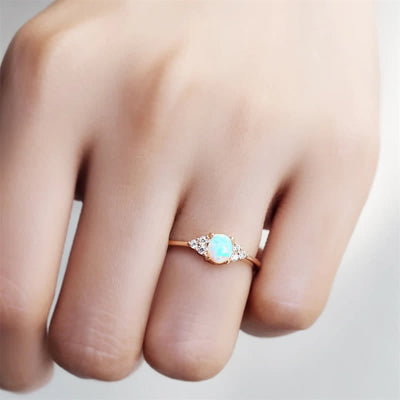 Olivenorma Einfacher Ovaler Opal Weißer Zirkon Ring