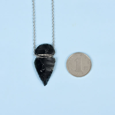 Olivenorma Halskette mit Pfeilanhänger aus natürlichem Obsidian