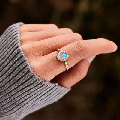 Olivenorma Ring mit natürlichem Opal und weißem Zirkon, Mond und Planet