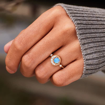 Olivenorma Ring mit natürlichem Opal und weißem Zirkon, Mond und Planet