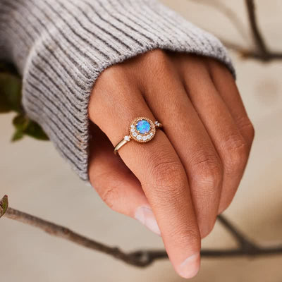 Olivenorma Ring mit natürlichem Opal und weißem Zirkon, Mond und Planet