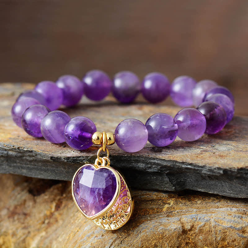 Olivenorma Armband mit Herzanhänger und Amethystperlen, 10 mm