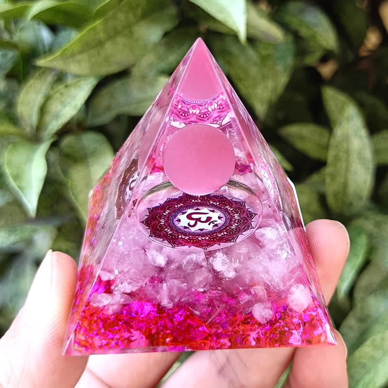 Olivenorma 5 m Orgon-Pyramide aus rosa Katzenaugenstein