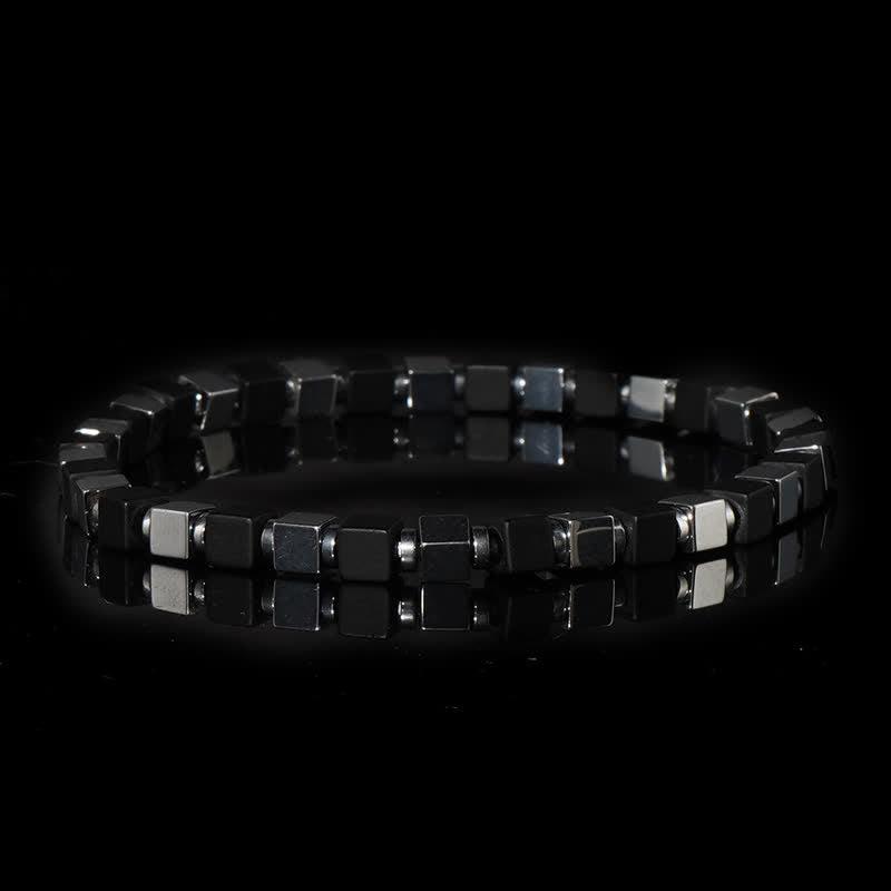 Olivenorma Schwarzes quadratisches Hämatit-Würfelperlen-Herrenarmband