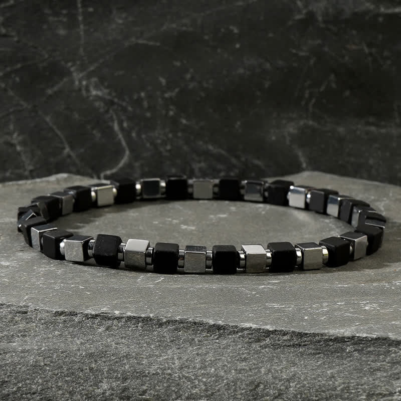 Olivenorma Schwarzes quadratisches Hämatit-Würfelperlen-Herrenarmband