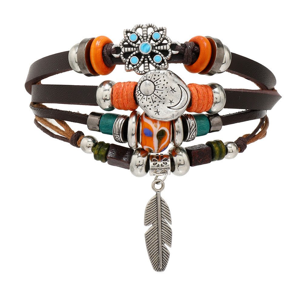 Olivenorma Verstellbares Lederarmband mit Federanhängern im Bohemian-Stil