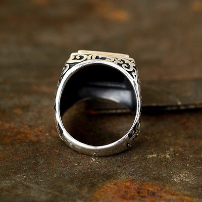 Olivenorma Ring mit facettiertem schwarzem Onyx und graviertem Lebensbaum