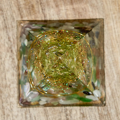 Olivenorma Lebensbaum Peridot Heilkristall Orgon-Pyramide