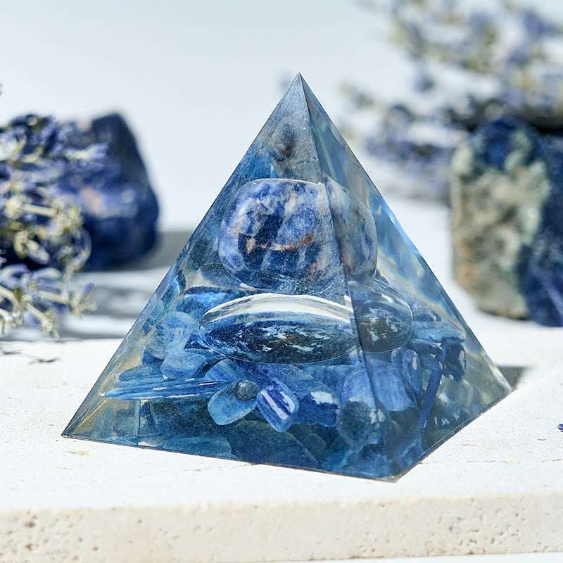 Olivenorma Orgon-Pyramide aus echtem Sodalith und Kyanit mit blauer Erde