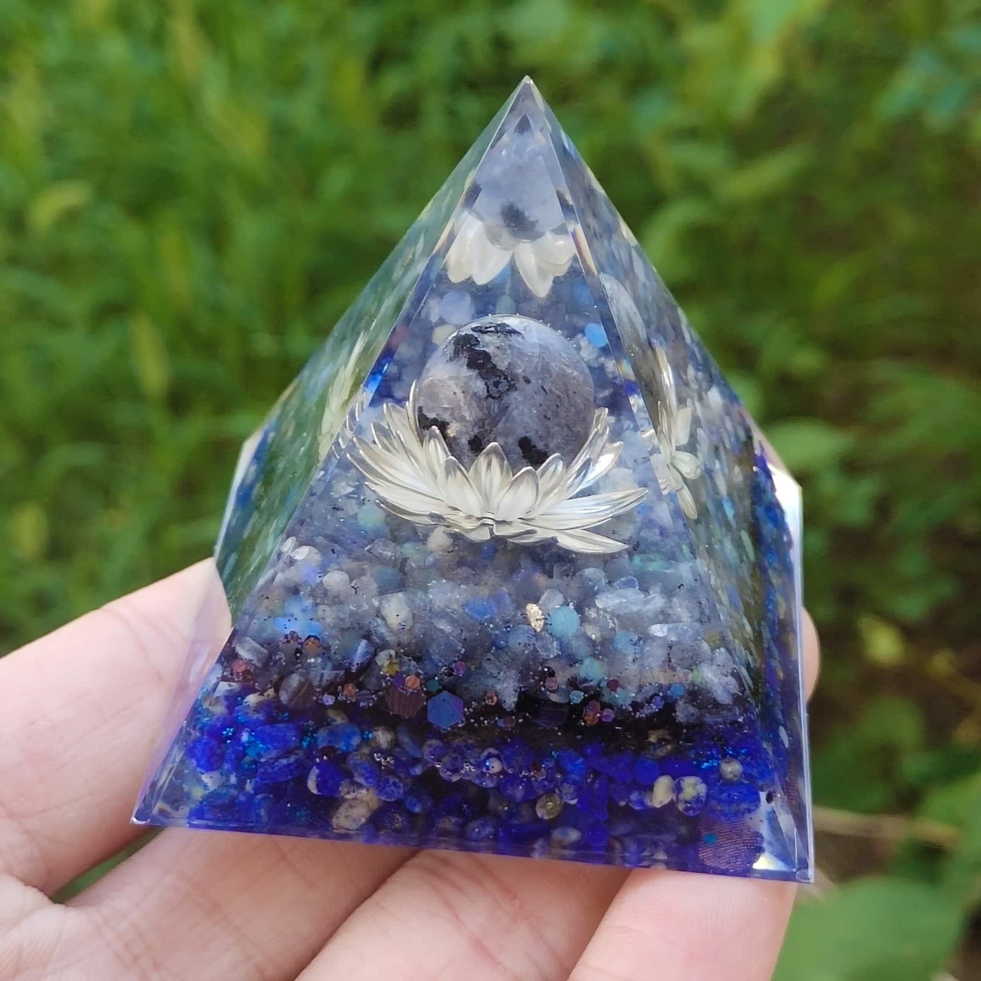 Olivenorma Mondstein Lapislazuli Lotus Sockel Orgon-Pyramide