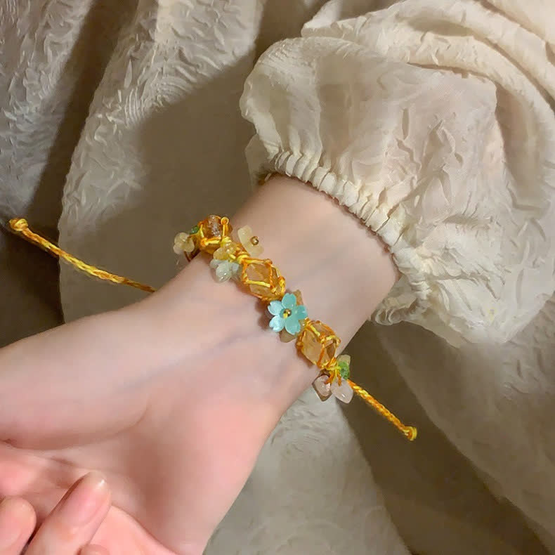 Olivenorma – Handgefertigtes, farbenfrohes Armband mit geflochtenen Blumen aus natürlichem Kristall