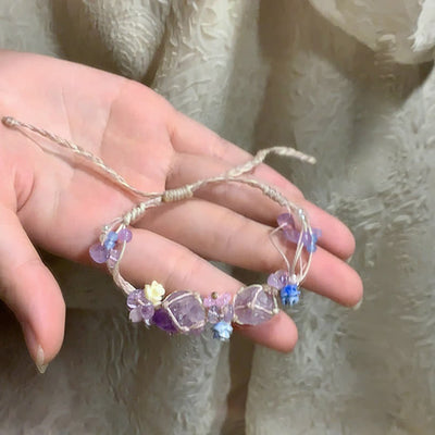 Olivenorma – Handgefertigtes, farbenfrohes Armband mit geflochtenen Blumen aus natürlichem Kristall