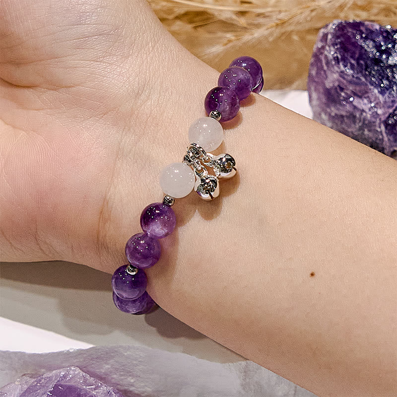 Olivenorma Armband aus natürlichem Amethyst mit weißen Jade-Glockenperlen