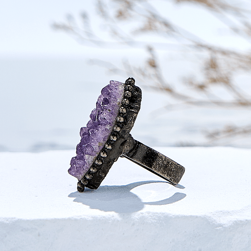 Olivenorma Verstellbarer Ring aus natürlichem Amethyst in unregelmäßiger Form