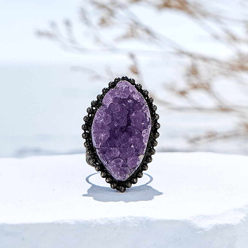 Olivenorma Verstellbarer Ring aus natürlichem Amethyst in unregelmäßiger Form