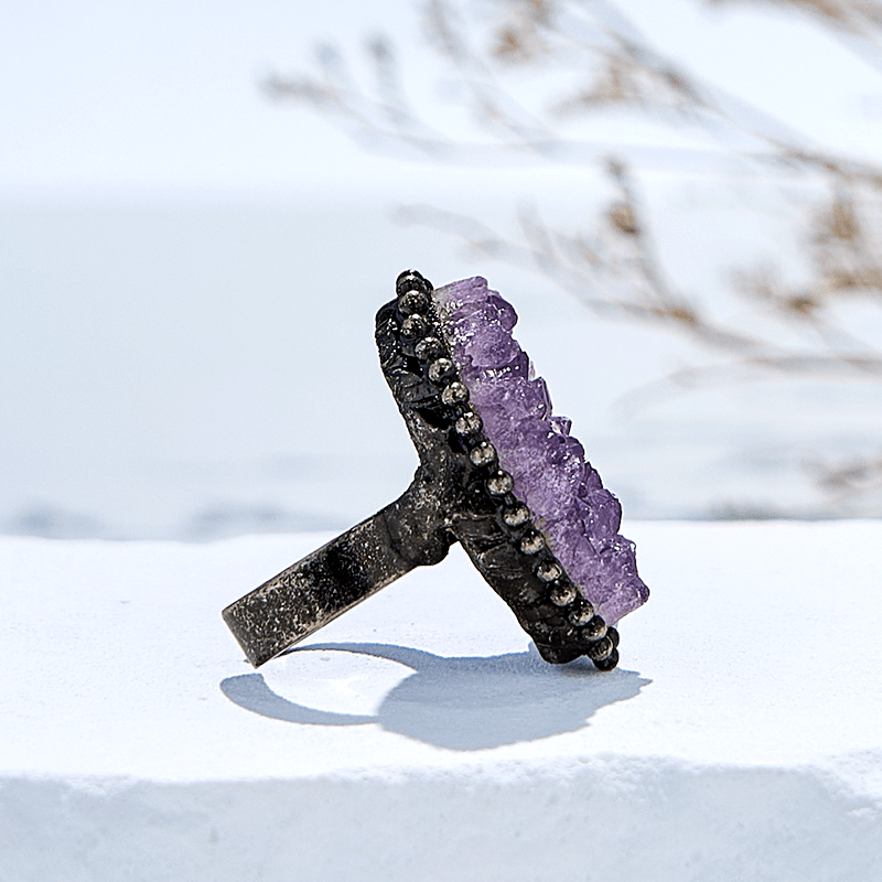 Olivenorma Verstellbarer Ring aus natürlichem Amethyst in unregelmäßiger Form