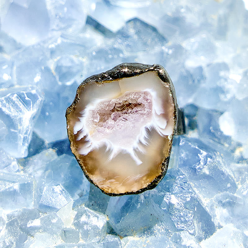 Olivenorma Ring aus natürlichem unregelmäßigem Achat in antikem Kupfer