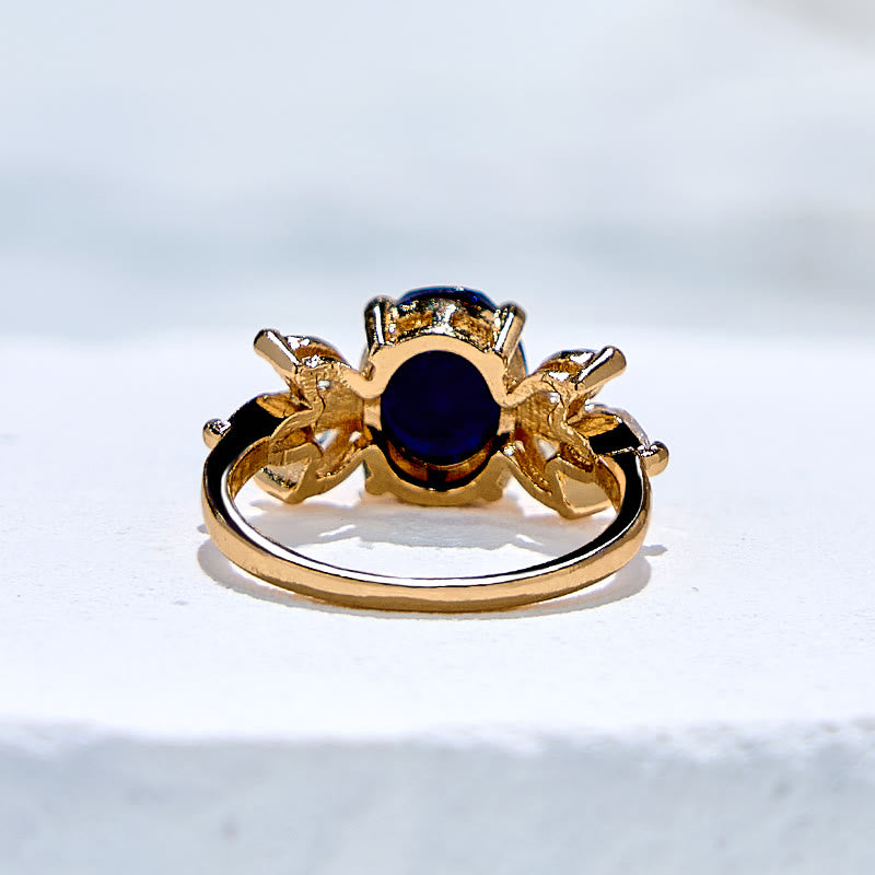 Olivenorma Ring mit Blatt aus blauem Sandstein mit Zirkonia und ovalem Schliff