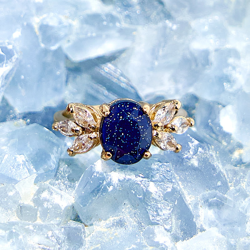 Olivenorma Ring mit Blatt aus blauem Sandstein mit Zirkonia und ovalem Schliff