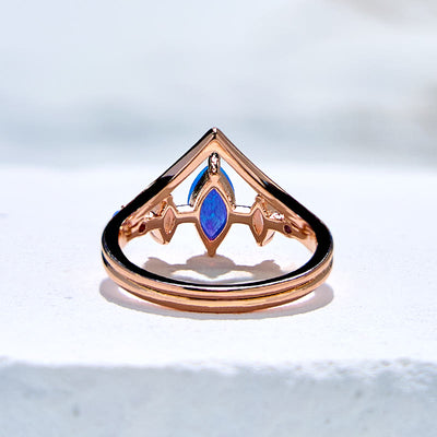 Olivenorma Kronenring mit natürlichem blauem und weißem Opal