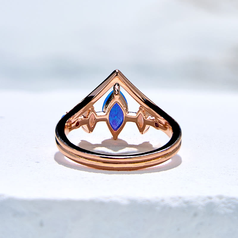 Olivenorma Kronenring mit natürlichem blauen und weißen Opal