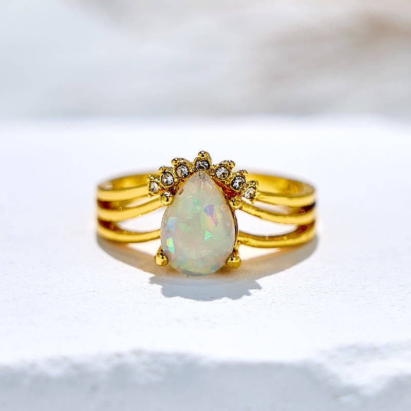 Olivenorma Ring mit natürlichem Opal und eingelegtem Zirkon