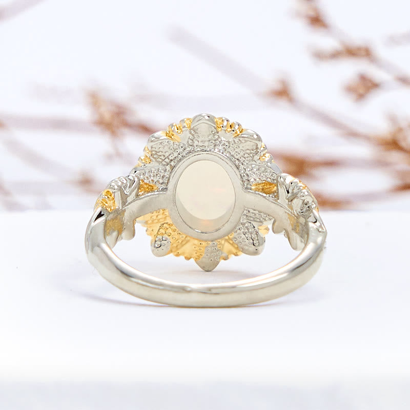 Olivenorma Ring mit ovalem Opalschliff und Sonnenblumenform