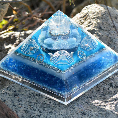 Olivenorma „Atlantis“ Orgon-Pyramide aus klarem Kristall und Aquamarin