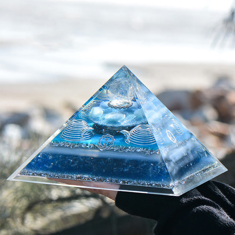 Olivenorma „Atlantis“ Orgon-Pyramide aus klarem Kristall und Aquamarin