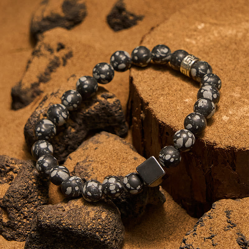 Olivenorma Schneeflocken-Obsidian-Armband mit Hämatit-Perlen im Quadratschliff