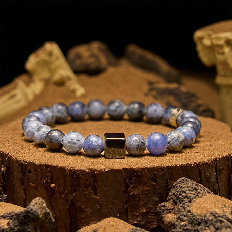 Olivenorma Armband mit Hämatit-Sodalith-Perlen im Quadratschliff, 8 mm