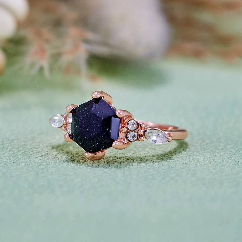 Olivenorma Verlobungsring mit Moissanit-Blattschliff aus blauem Sandstein