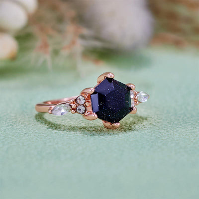 Olivenorma Verlobungsring mit Moissanit-Blattschliff aus blauem Sandstein